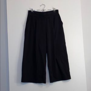 lululemon wideleg capri pants